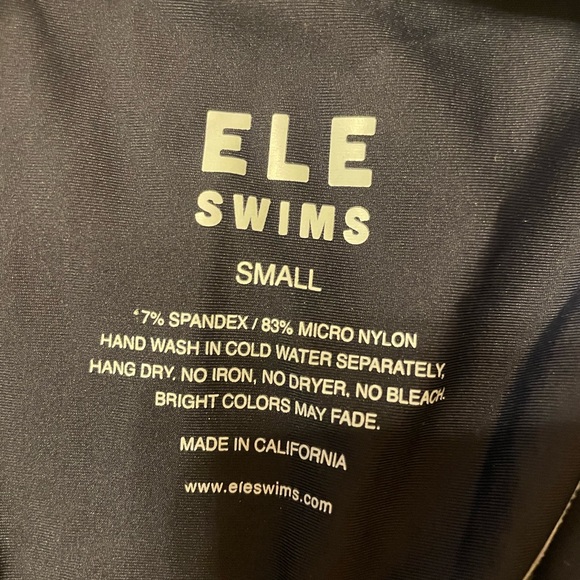 Ele Swims One Piece - Picture 5 of 5